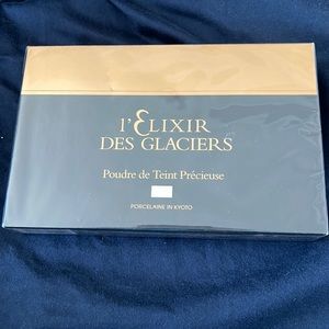 BNWT powder foundation